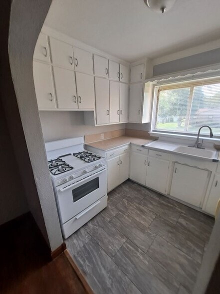 Building Photo - 2025 21st St