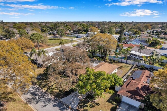 Building Photo - 8789 Maplewood Rd