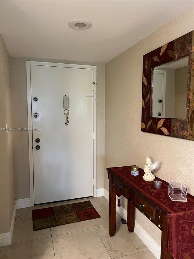 Building Photo - 16500 Golf Club Rd