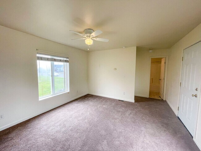 Building Photo - Close To Eureka and College of the Redwoods. Open Floor Plan. 2 Bathrooms!