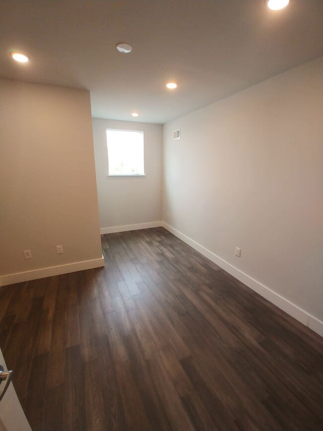 Building Photo - 5402 Webster St
