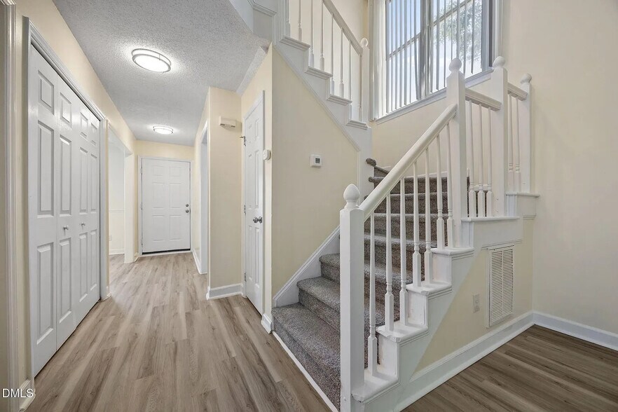 Building Photo - Room in Townhome on Oakland Hills Way