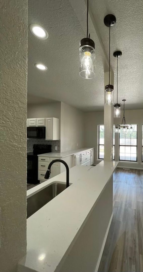 Building Photo - Large Private Oasis FOR RENT in Tuttle!