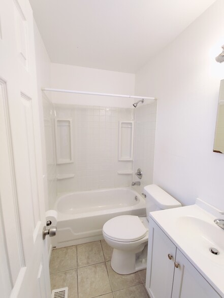 Master Bath - 3291 Bristol Hall Dr