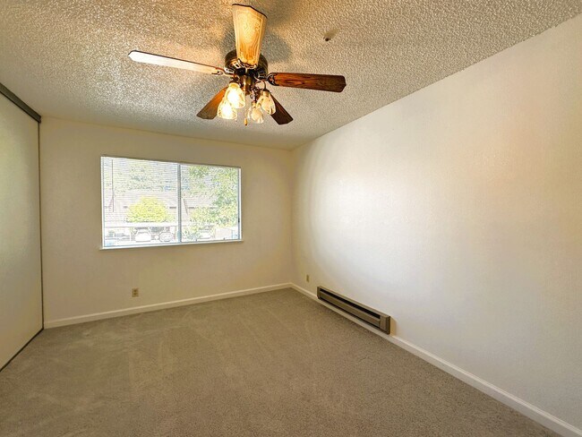 Building Photo - 1358 Parkway Dr