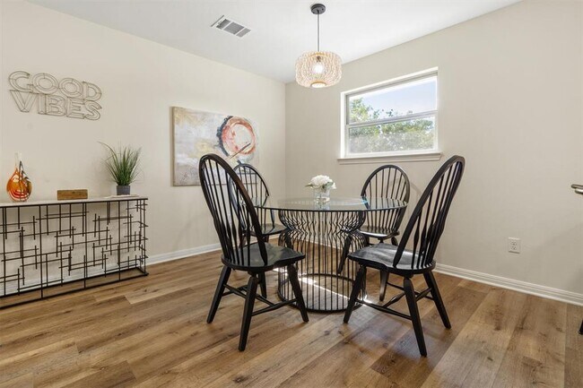 Building Photo - 313 Mill St