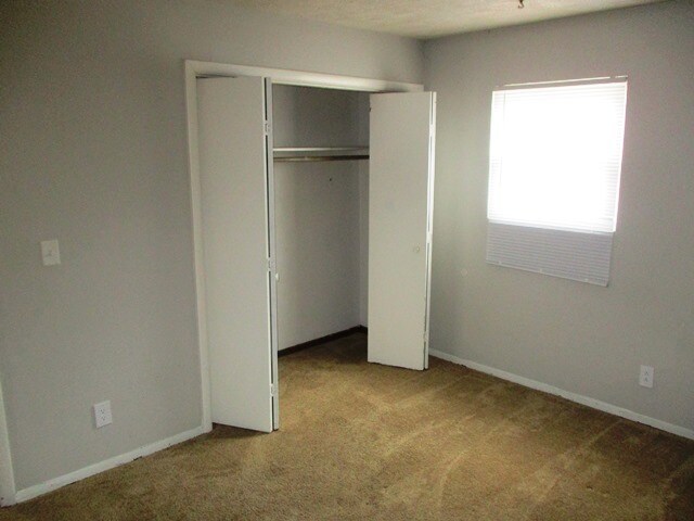 Building Photo - 1008 Charlotte Dr