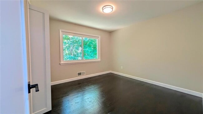 Building Photo - 3318 Hilltop Cir