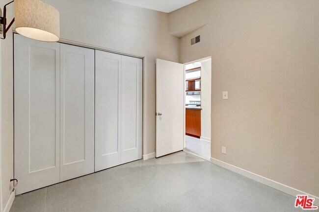 Building Photo - 2755 Carmar Dr