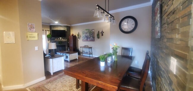 Building Photo - 2 Bedroom Furnished Monterra Condo