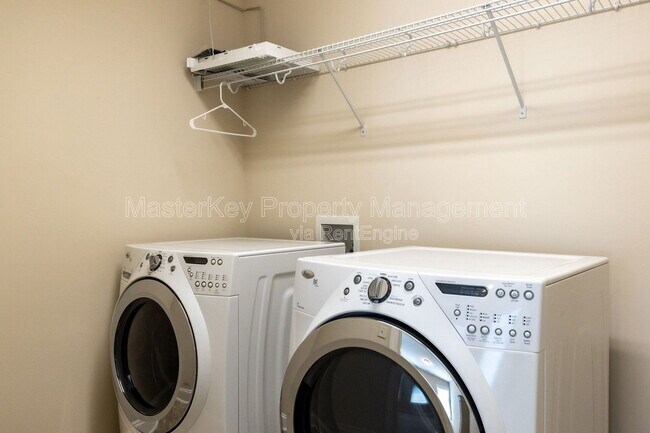 Building Photo - 4020 Vallonia Dr