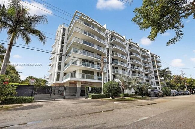 Building Photo - 13800 Highland Dr