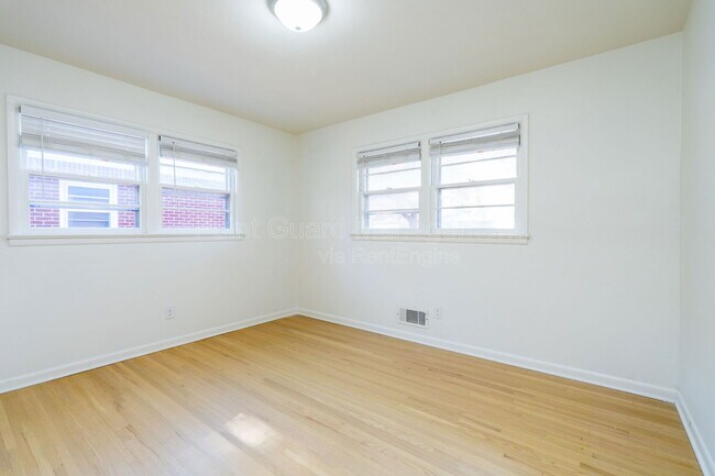 Building Photo - 6002 E 8th St N