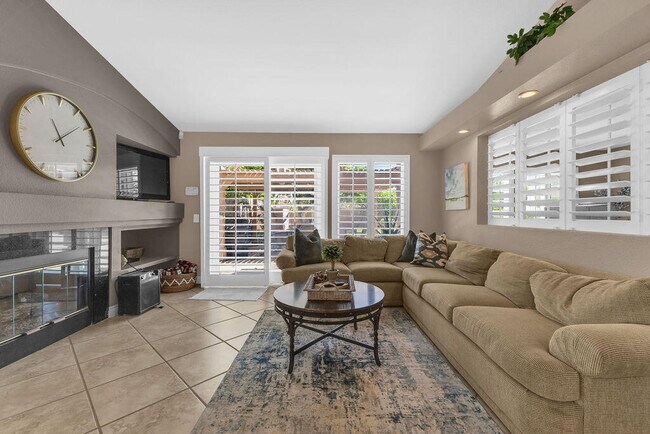 Building Photo - 44310 Villeta Dr
