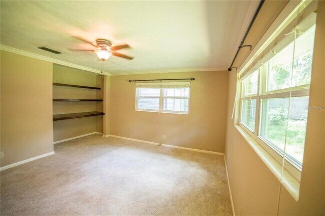 Building Photo - 1009 NW 39th Dr