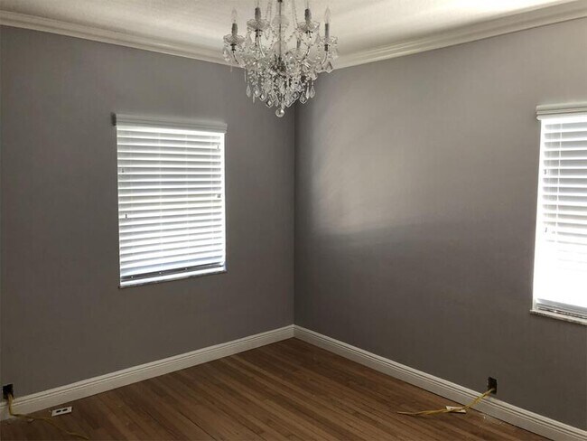 Building Photo - 1015 Harwood St