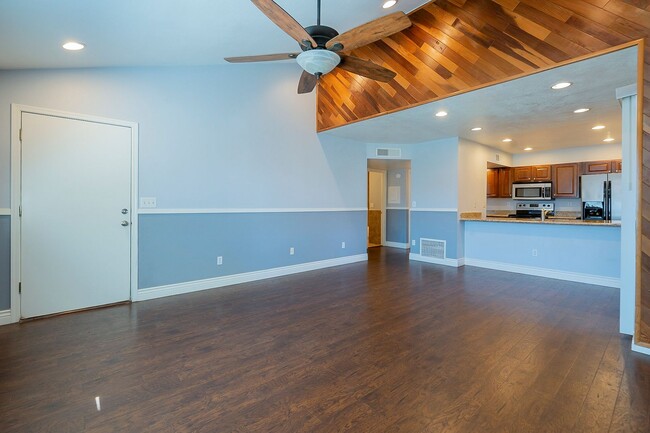 Building Photo - Ready to Move In - Two Bedrooms!
