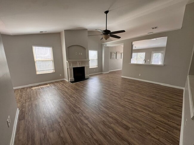 Building Photo - 333 Linman Dr