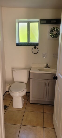 Building Photo - 1430 Peach Ave