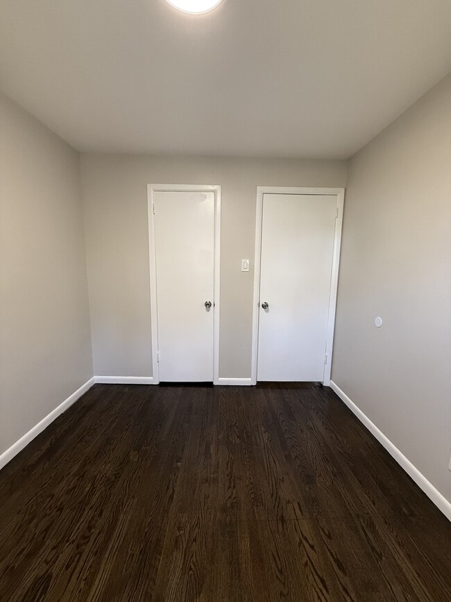 Building Photo - 205 Mardale Dr