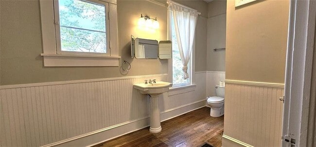 Building Photo - 1047 Ridge Ave