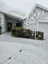 Building Photo - 740 Bluebird Ln