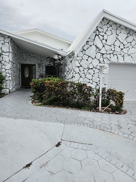 Primary Photo - 740 Bluebird Ln