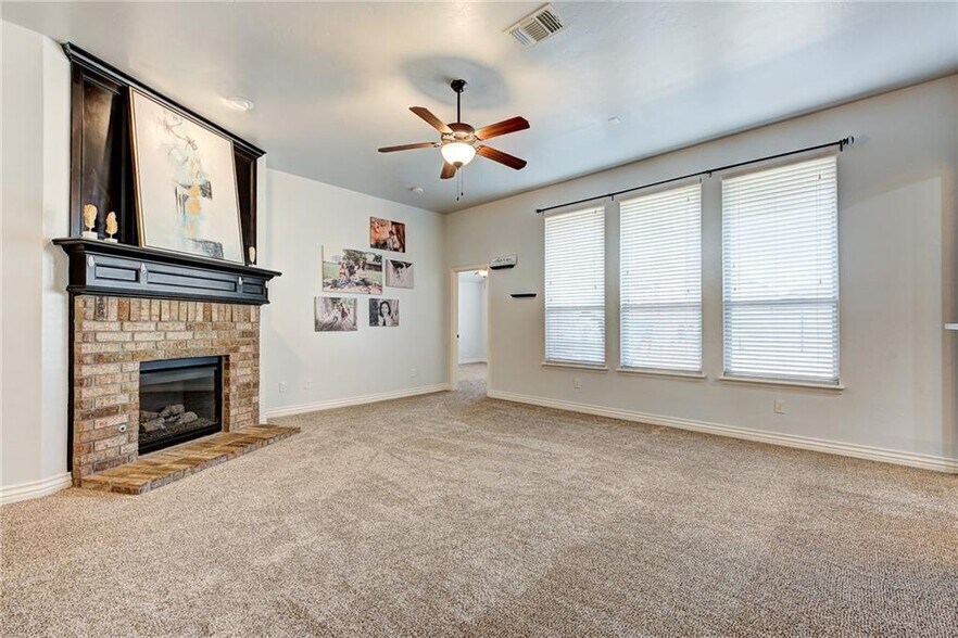 Building Photo - 2405 SW 137th St