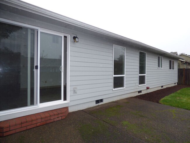 Building Photo - 986 Eastwind Ct N