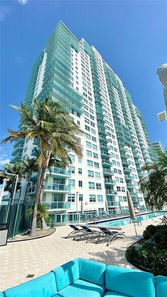 Primary Photo - 650 West Ave