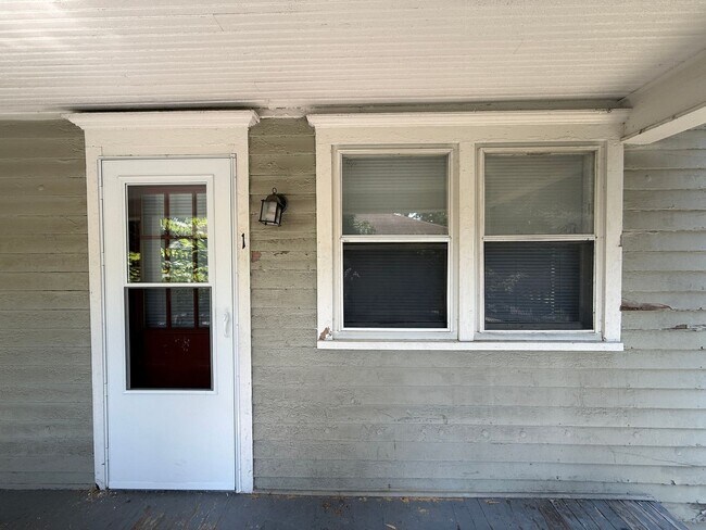 Building Photo - 313 W Ganson St