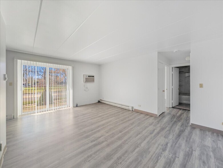 Building Photo - 350 S Main St