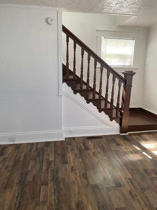 Building Photo - 2 Bedroom Duplex off of Rivermont Ave.