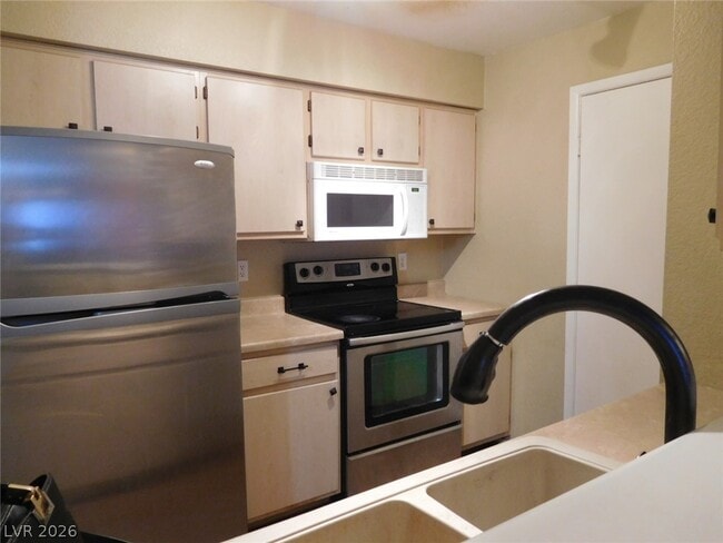Building Photo - 8101 W Flamingo Rd