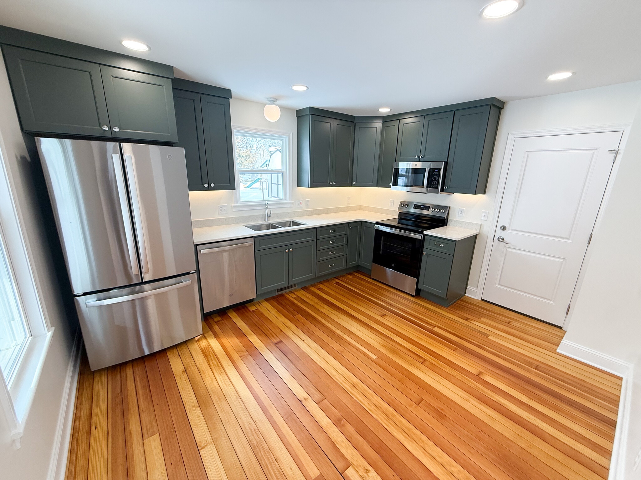 Building Photo - 602 Grove St