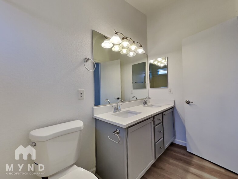 Building Photo - 4545 N 67th Ave