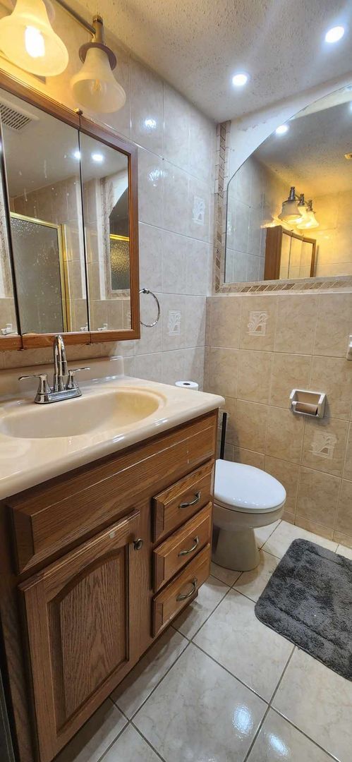 Building Photo - Spacious Home for Rent!