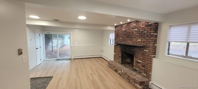 Building Photo - 52 Surrey Rd