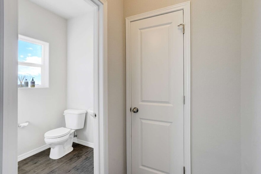 Building Photo - 753 Grissom Dr