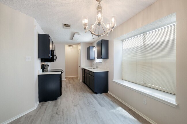 Building Photo - 629 Fern Meadow Dr