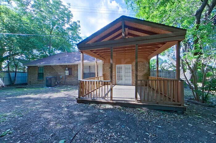 Building Photo - 125 Quebec Cir