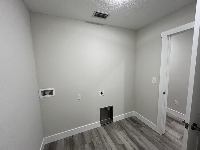 Building Photo - 119 Dixwood Ave