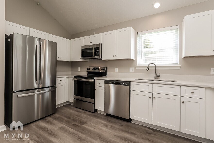 Building Photo - 4917 Hickory Woods E