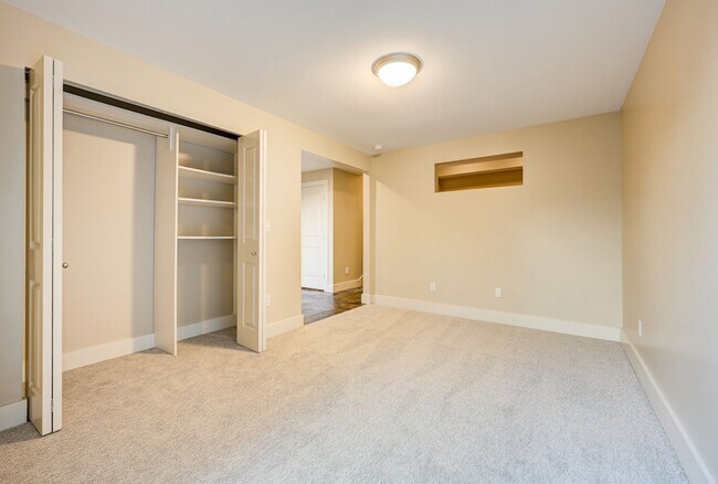 Building Photo - 15 W Dravus St