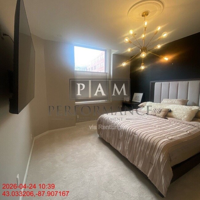 Building Photo - 234 N Broadway