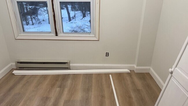 Building Photo - 19 Henning Dr