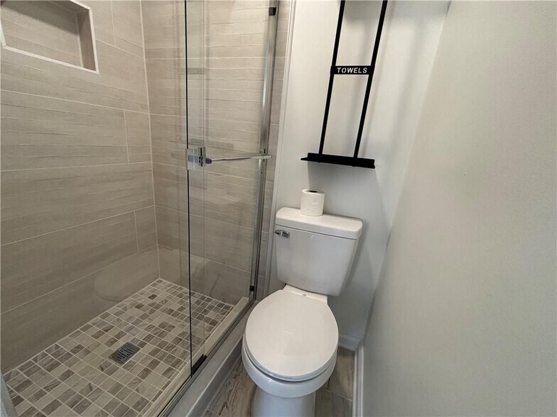 Building Photo - 3854 Davis St