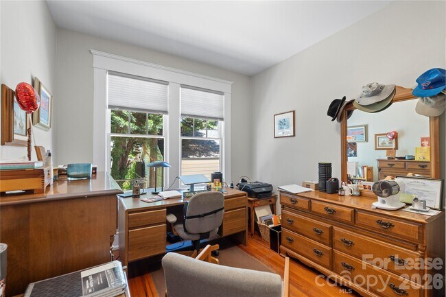 Building Photo - 1610 Park Rd