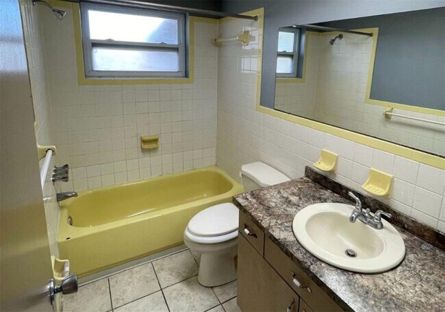 Building Photo - 7335 Ashwood Dr