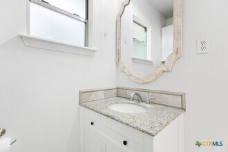 Building Photo - 761 Whippoorwill Dr